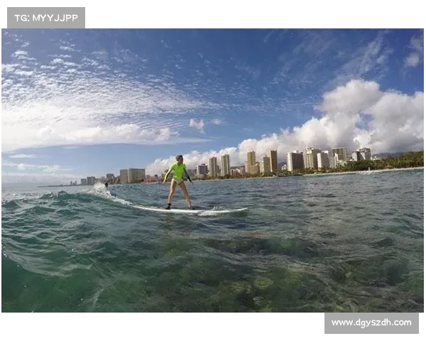 冲浪运动引领沿海城市新风潮成热门休闲娱乐方式